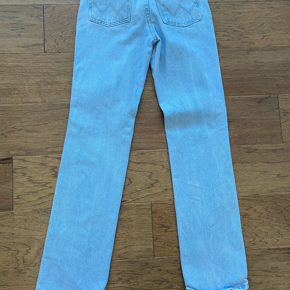 Wrangler Men’s Light Blue Wash Jeans - Picture 3 of 4